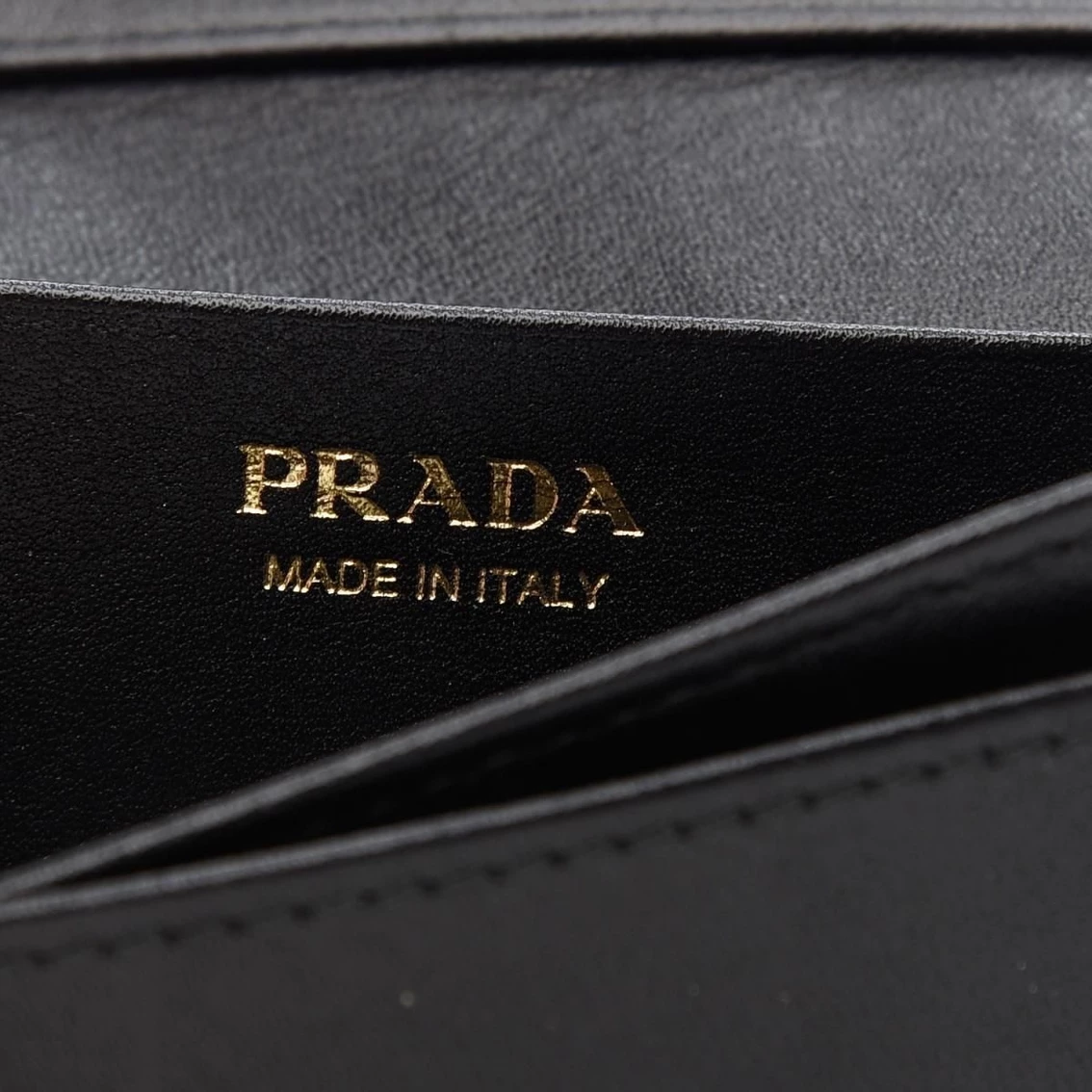Hot Sale ๐งจ Prada Black Vitello Move Leather Card Case Wallet 1MC122 โญ - Image 5