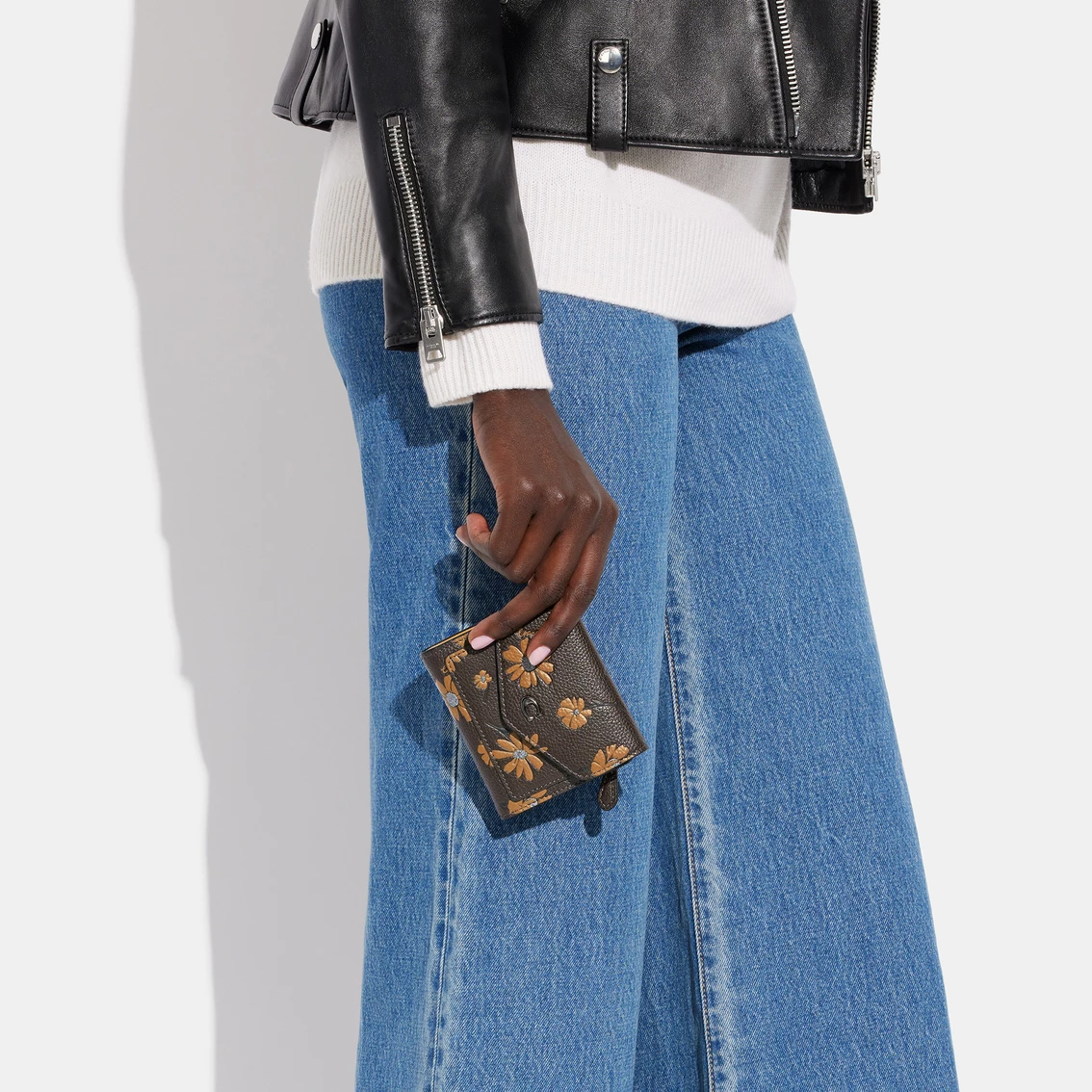 Best Sale ๐ Coach Floral Printed Leather Wyn Small Wallet ๐ - Image 4