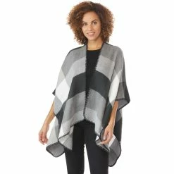 New ๐ New York Accessory Whip Stitch Ruana ๐คฉ