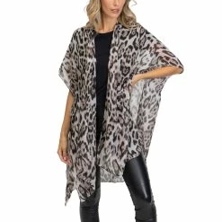 Hot Sale ๐ Just Jamie Leopard Print Kimono โค๏ธ
