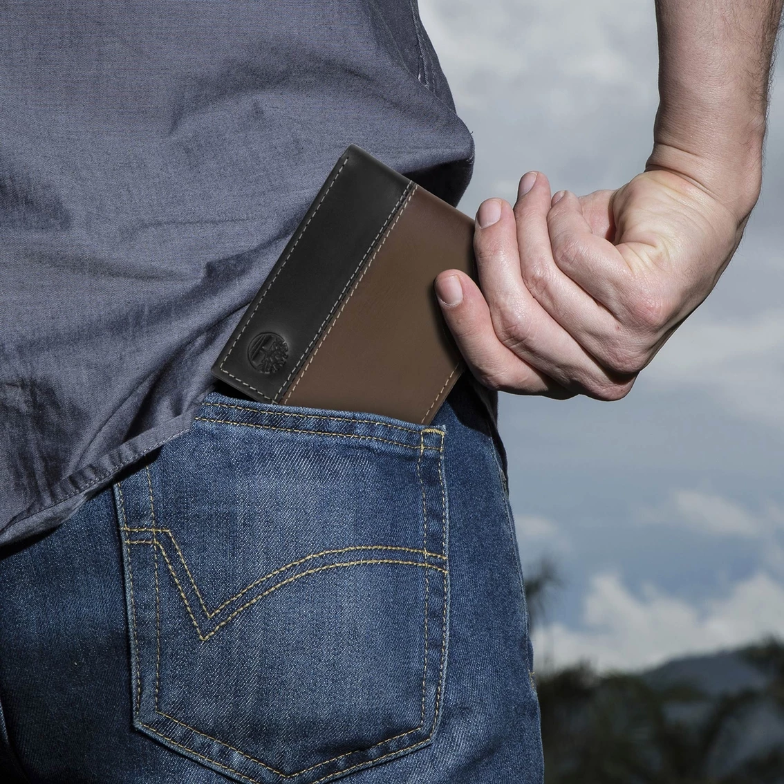 Cheap โ๏ธ Timberland Leather Hunter Commuter Wallet ๐ - Image 5